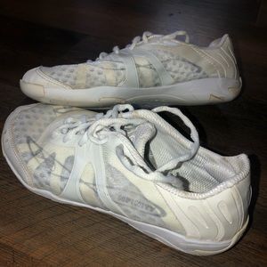 NFINITY CHEER SHOES SIZE 7